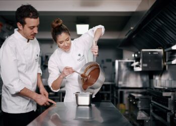 La Chef Carolina Sánchez Propone Una Receta Con Chocolates Paccari Para Descubrir La Gastronomía Ecuatoriana