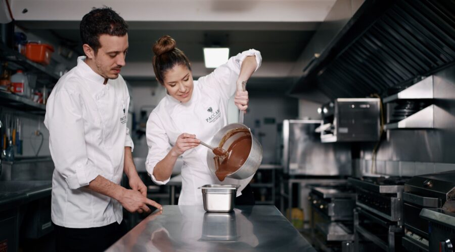 La Chef Carolina Sánchez Propone Una Receta Con Chocolates Paccari Para Descubrir La Gastronomía Ecuatoriana