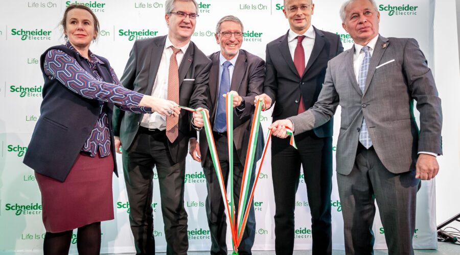 Schneider Electric Invierte 40 Millones De Euros En Una Nueva Fábrica Inteligente En Hungría