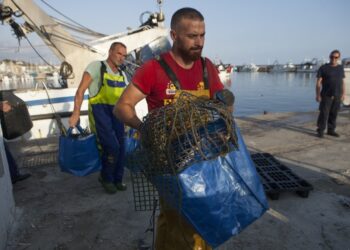 La Iniciativa INTEMARES-Caladeros Limpios Comienza Las Acciones Demostrativas De Pesca De Basura Marina Para Elaborar Un Protocolo Nacional