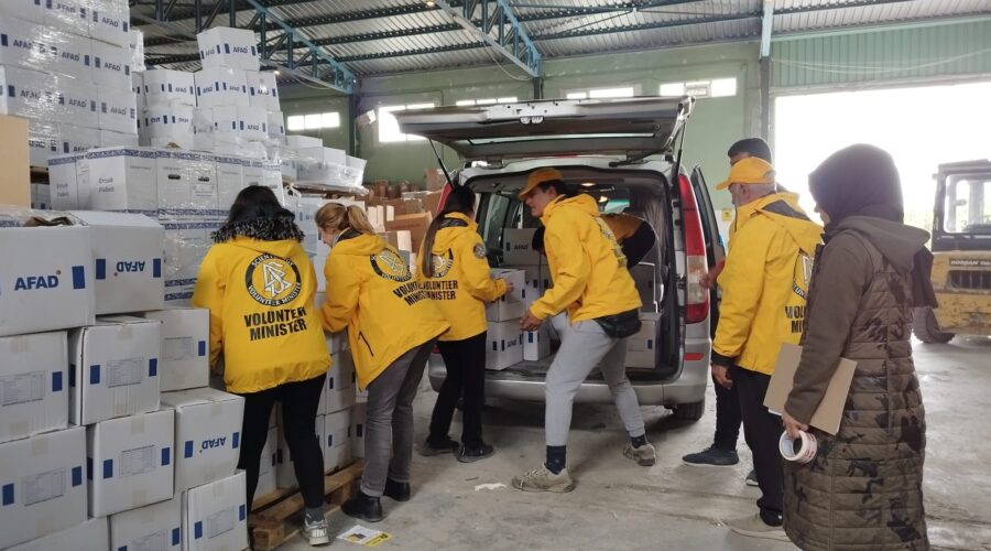 Voluntarios De Scientology Distribuyen 78 Toneladas De Suministros En Turquia