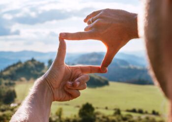 Dejarlo Todo: La Gente Que Vive De Espaldas Al Sistema En El Mundo Rural