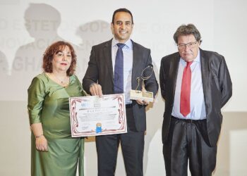 El Doctor Ghassan Elgeadi Recibe El Premio Estetoscopio De Oro A La Innovación En La Medicina