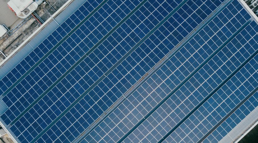 Las Placas Solares En Comunidades De Vecinos Cuestan 6mil € Y Ahorran Casi Mil Anuales, Según SotySolar