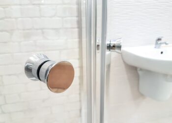 Dúchate.es Destaca Las Ventajas De Sustituir La Bañera Por Una Ducha Para Personas Con Movilidad Reducida