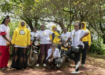Hoy-voy Y Mujeres Rising For África Lanzan Una Campaña Solidaria Para La Formación Vial De Mujeres En África