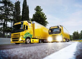 DHL Lleva La Logística Ecológica Al Siguiente Nivel Junto Con Fórmula 1®, Lanzando La Primera Flota De Camiones Propulsada Por Biocombustible