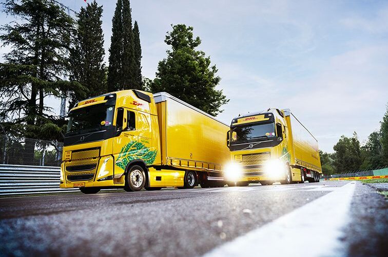 DHL Lleva La Logística Ecológica Al Siguiente Nivel Junto Con Fórmula 1®, Lanzando La Primera Flota De Camiones Propulsada Por Biocombustible