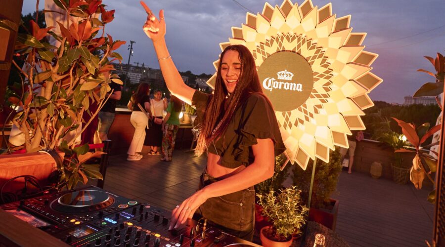 Corona Sunsets: Atardeceres únicos En Compañía De Música, Cerveza Y Amigos