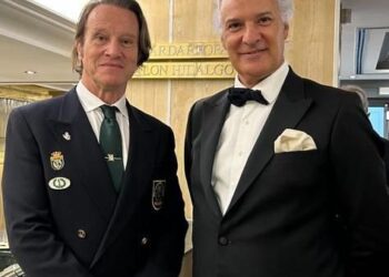 El Explorador Kitín Muñoz Condecorado Con La Cruz De Oro Naval, Arropado Por El Doctor Manuel De La Peña