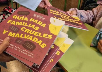 Una Cooperativa De Telefonía Distribuye 60.000 Guías Para La Introducción Responsable Del Primer Móvil