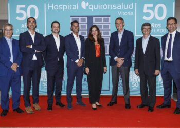 El Hospital Quirónsalud Vitoria Conmemora Su 50 Aniversario Junto A La Alcaldesa De Vitoria-Gazteiz, Maider Etxebarria