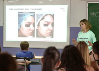 Más De 4000 Alumnos De ESO Y Bachillerato Se Forman Sobre El Impacto Que Causa El Acné En La Adolescencia