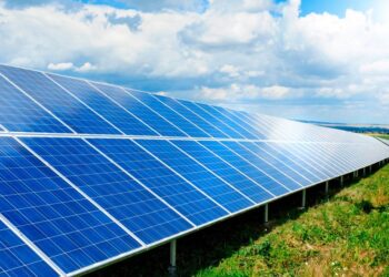 Las Placas Solares: Sostenibilidad Y Durabilidad Energética En Comunidades De Vecinos, Por Adratek