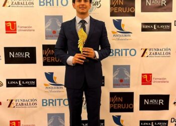 El Doctor Álvaro Carrillo, Uno De Los Otorrinos Con Más Talento, Premiado Por Su Trayectoria Profesional