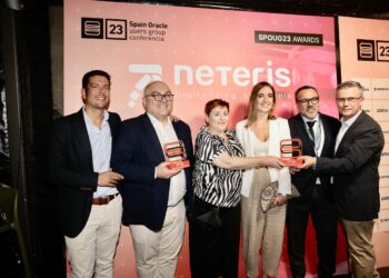 Neteris Y Angulas Aguinaga Ganan El Premio Al Mejor Proyecto Del Año 2023 En La Categoría De Aplicaciones Oracle