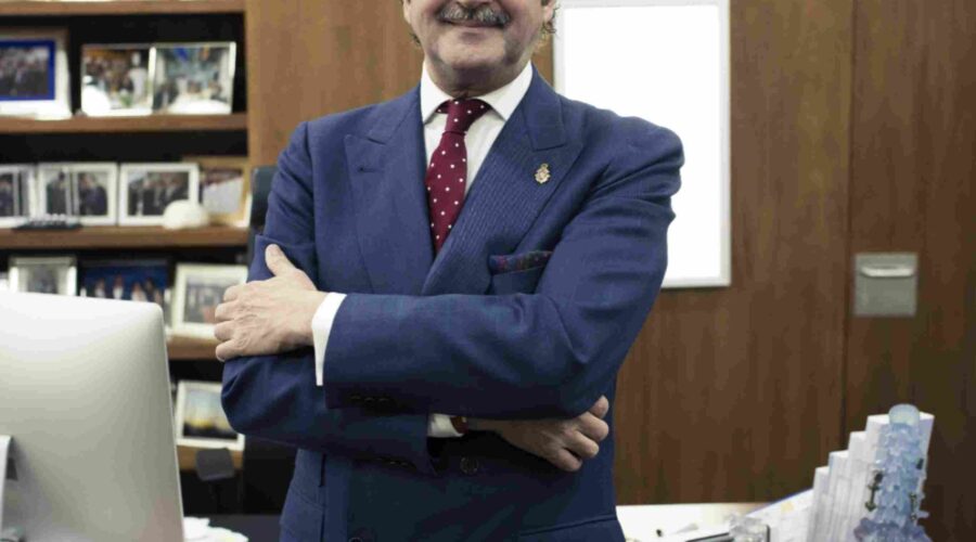 En El Día De La Columna El Dr. Manuel De La Torre Gutiérrez Conmemora La Primera Suite Robótica De España