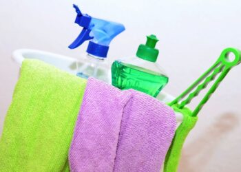 Limpieza Pulido Explica Los Productos De Limpieza Que Deben Utilizarse En La Limpieza De Colegios