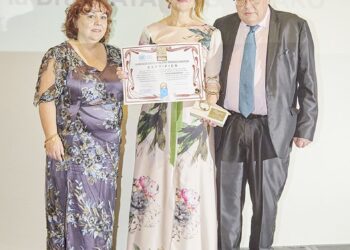 Premio Estetoscopio De Oro Para La Dra. Natalia Gennaro