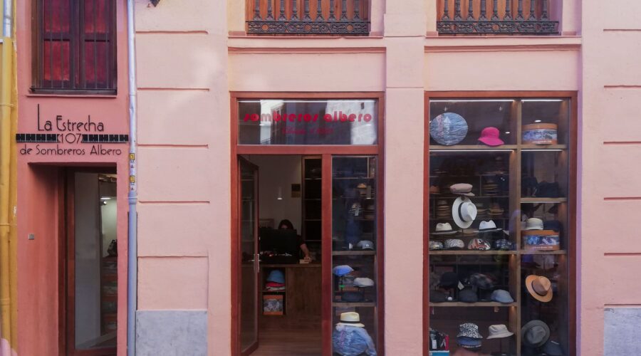 Sombreros Albero: Una Tradición De Elegancia En El Lugar Más Estrecho De Europa