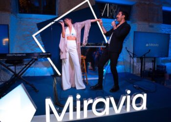 Miravia Moderniza El Clásico Villancico Junto A Álex Ubago Y Sofía Ellar