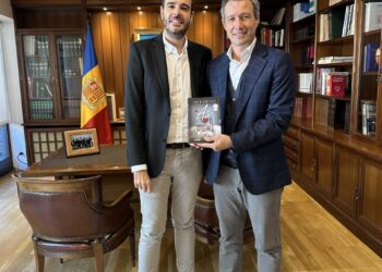 El Presidente Del Gobierno Andorrano, Xavier Espot, Y El Cónsul Mayor De Andorra La Vella, David Astrié, Reciben Al Escritor David Castillo Confirmando El éxito De Su Novela ‘As De Corazones’ (Grupo Planeta)