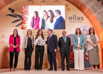 ‘Los Pies En La Tierra’ De Beatriz Fernández, Distinguido En El Día Internacional De Las Mujeres Rurales