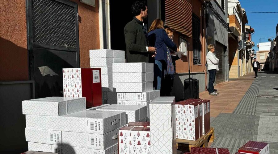 Sadival Regala Cestas Navideñas A Todos Los Habitantes De Llocnou De La Corona, El Pueblo Más Pequeño De España