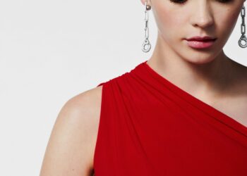 Joyas Dinh Van Que Combinan Con El Rojo, Color Tendencia De Esta Temporada