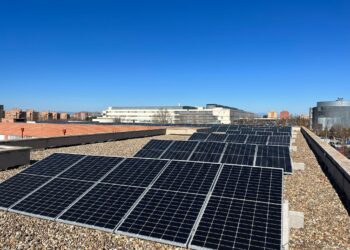 Isla Solar Instala Paneles Solares En El IES Jimena Menéndez Pidal De Fuenlabrada